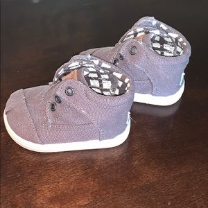 NEW NEVER WORN Grey TOMS size 3 baby